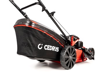 Kosiarka spalinowa z napędem CEDRUS KS53S-H z silnikiem Honda GCV200, stalową obudową 53 cm i koszem 65 litrów