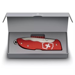 Scyzoryk Victorinox Evoke Alox w czerwonej rękojeści, z ostrzem ze stali nierdzewnej, zwycięzca w konkursie Red Dot 2023, z zawieszką z paracordu.