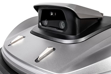  Robot koszący Sunseeker Elite X5 Gen 2 AWD pracujący na stromym zboczu.